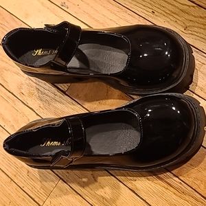Mary Jane velcro strap shoes